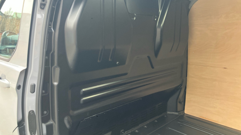 Ford Transit Custom E-320 L1 Rwd 100kW 65kWh H1 Van Limited Auto